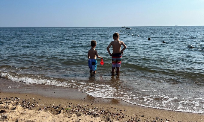 Madison House | Charming 2 bedroom Beach House w/a ten minute walk to private beach