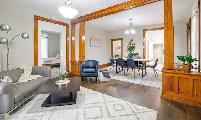 Kokomo House | Charming 2 bedroom bungalow close to downtown.