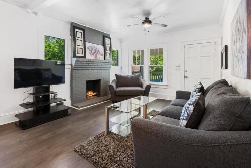 Atlanta House | Charming 2 Bedroom Bungalow with wifi and AC in lovely Atlanta