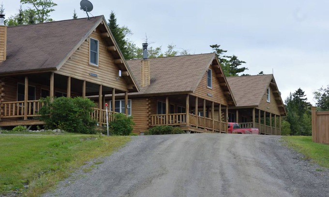Greenville Cabin | Charming 2-bedroom cabin in delightful Greenville with WiFi, fitness room, pool
