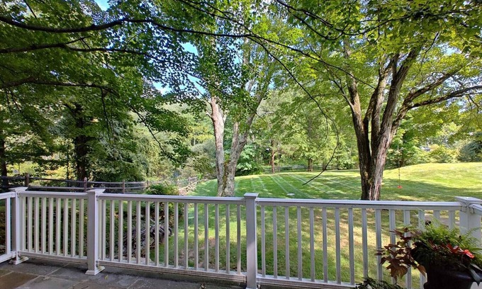 New Canaan Cottage | Charming 2 Bedroom Cottage in Peaceful New Canaan