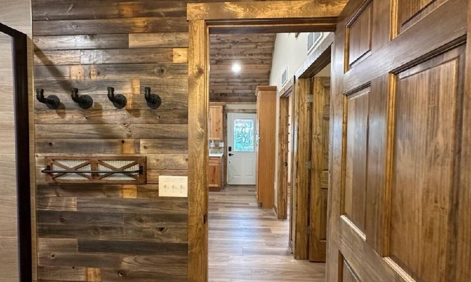 Twin Lakes Cottage | Charming 2-bedroom cottage in Twin Lakes with Lake Access & Boat Rentals