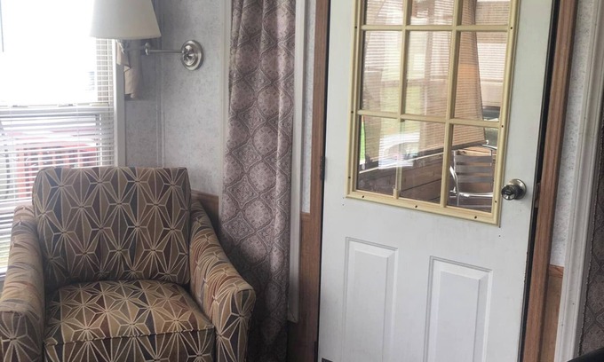 Bausman Cabin | Charming 2-bedroom cabin in lovely Lancaster County