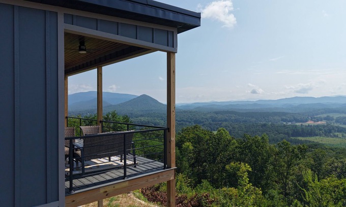 Tennga Cabin | Charming 2-bedroom cabin in peaceful Ocoee with amazing mountain views