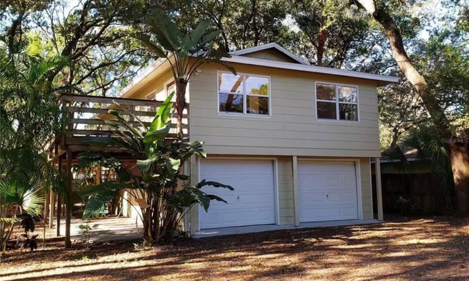 Oldsmar House | Charming 2-bedroom Central to Tampa and Beaches in Oldsmar