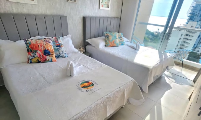 El Rodadero Apartment | Charming 2-bedroom apartment with WiFi, gym, stunning ocean views in Santa Marta