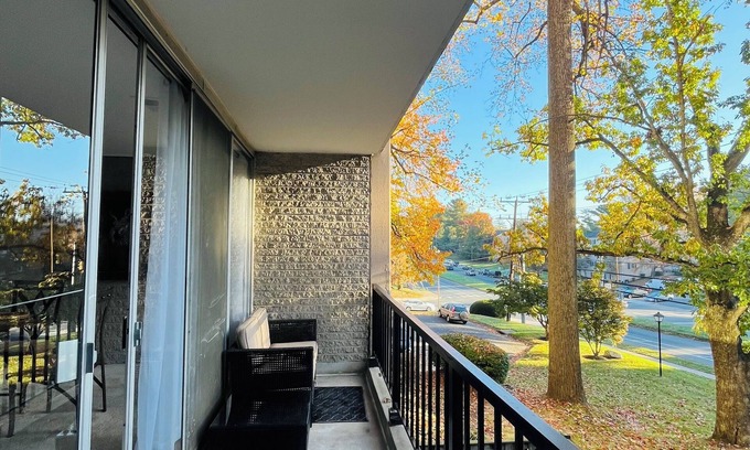 Annandale Condo | Charming 2-bedroom condo with WiFi, AC in peaceful Annandale