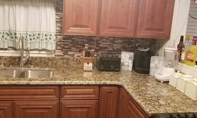 Monroe County Cottage | Charming 2-bedroom cottage with WiFi, AC in fabulous Newport with view
