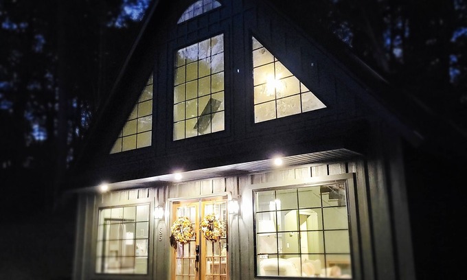 Faber Cabin | Charming 2-bedroom cottage in serene Faber