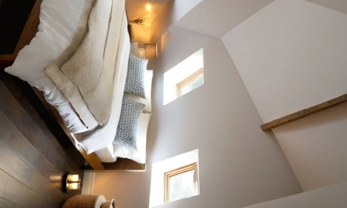 Miller Beach Cottage | Charming 2-bedroom cottage with WiFi, AC in serene Miller Beach, IN