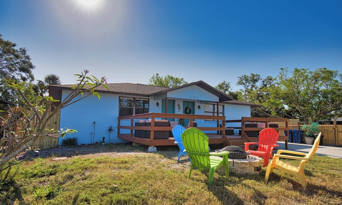 Laurel House | Charming 2-bedroom duplex in lovely Nokomis. 12 min walk to beach pet friendly