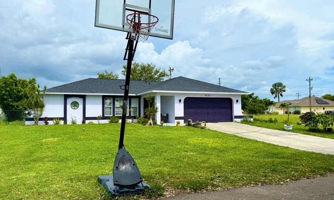Pelican House | Charming 2-bedroom house in Cape Coral