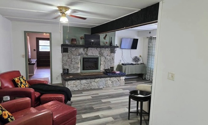 New Lisbon House | Charming 2-bedroom house near Castle Rock Lake
