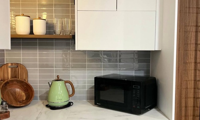 New Haven House | Charming 2-bedroom house with AC, WiFi in fantastic New Haven
