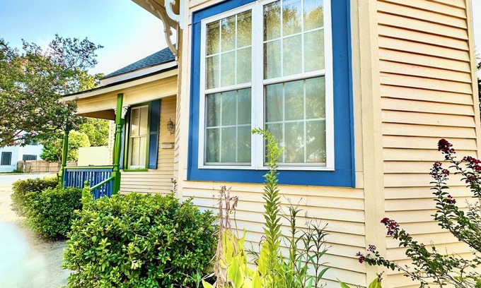 Opelousas House | Charming 2-bedroom house with WiFi, AC in enchanting downtown Opelousas.