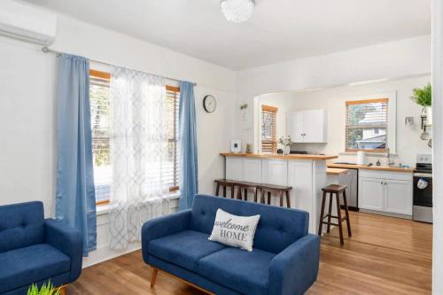 Lakeland House | Charming 2-Bedroom Home Lakeland