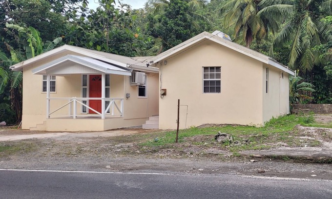 Castries Quarter House | Charming 2-bedroom house in awesome Castries with WiFi, AC