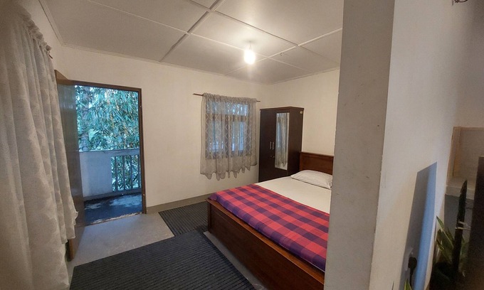 Kathaluwa House | Charming 2-bedroom house 700 m to beach with AC, WiFi in welcoming Ahangama