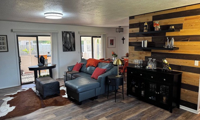 Port Malabar House | Charming 2-bedroom house in amazing Palm Bay with WiFi, AC