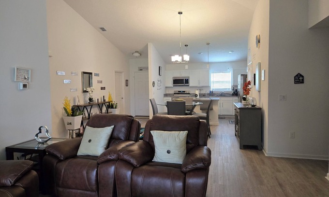 Interchange Square House | Charming 2-bedroom house in Palm Bay with WiFi and AC