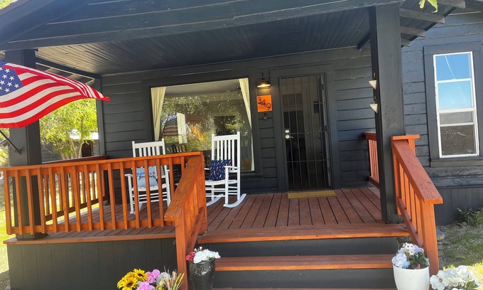 Prescott House | Charming 2-bedroom house in peaceful Prescott, walking distance to Whiskey Row.