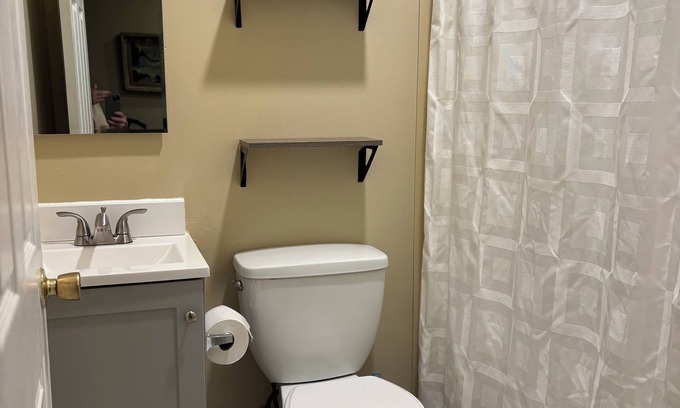 Benjamin Van Clark Park House | Charming 2-bedroom house in lovely Savannah, GA with WiFi, AC, backyard.