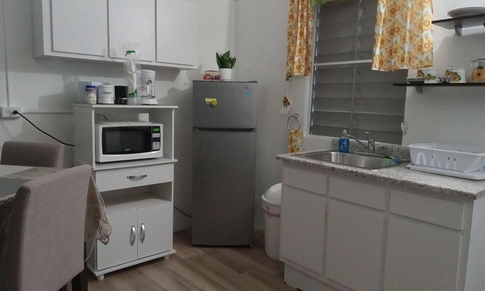 Esperanza House | Charming 2-bedroom house with WiFi, AC in phenomenal Vieques
