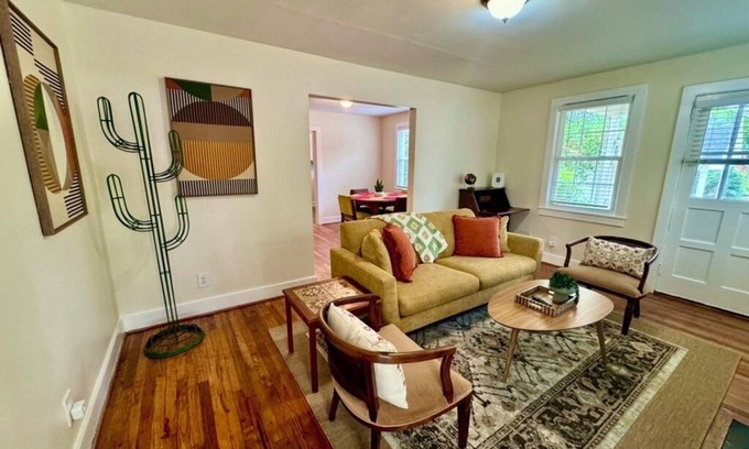 Augusta House | Charming 2-bedroom house with WiFi, Minutes from Masters & Downtown Augusta