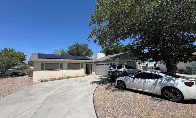 Kingman House | Charming 2-bedroom house in Kingman with WiFi and AC. Rent 2 rooms and save