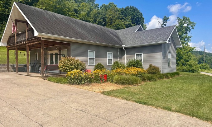 Windsor House | Charming 2-bedroom house in the heart of Appalachia