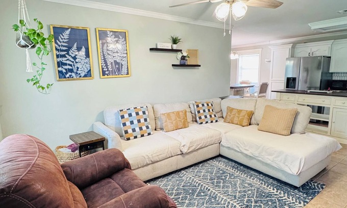 Independence House | Charming 2-bedroom house in Tickfaw with AC