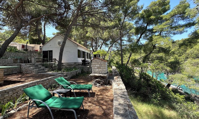 Rogac House | Charming 2-bedroom house in wonderful Rogač with AC situated 30 metres from sea.