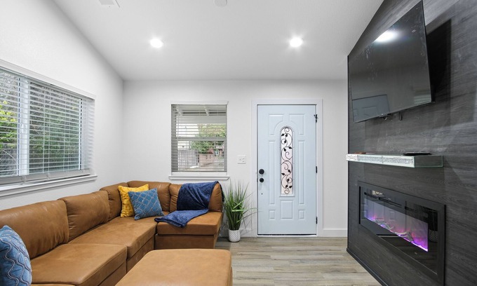 Lodi House | Charming 2-bedroom house in lovely Lodi with WiFi, AC