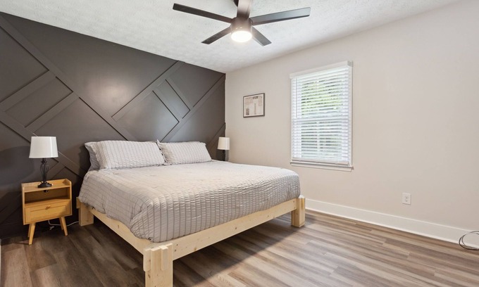 Athens House | Charming 2-bedroom house in Athens I Full Bathroom I Fully Remodel