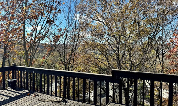 Shelton House | Charming 2-bedroom house with AC, WiFi in adorable Derby