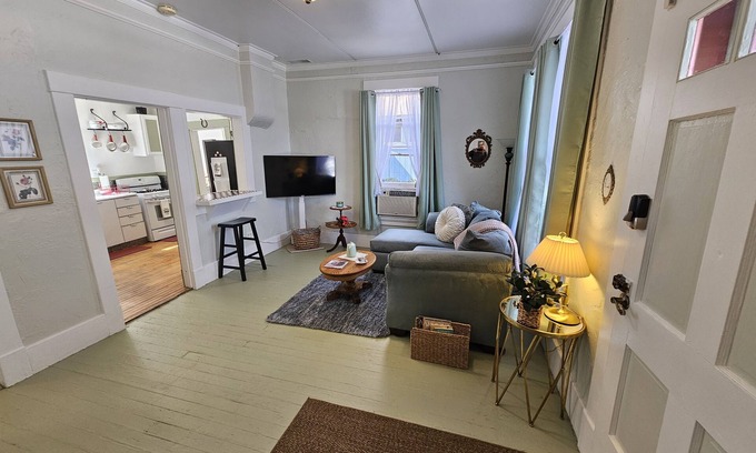 Jerome House | Charming 2-bedroom house in delightful Jerome on the boardwalk with WiFi, AC