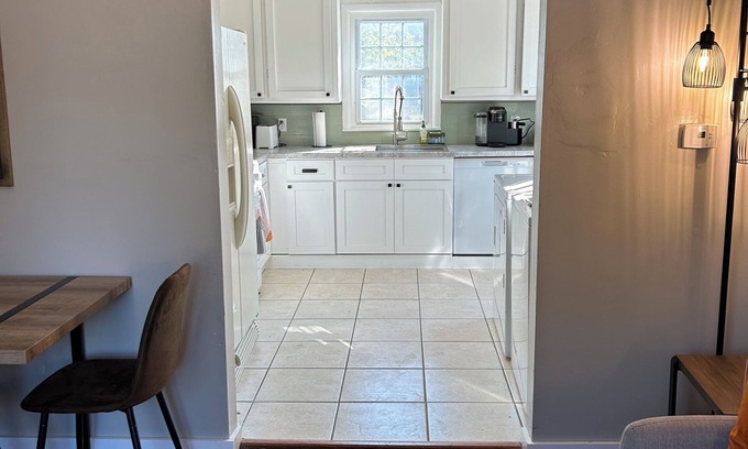 Joplin House | Charming 2-bedroom house with WiFi and AC in marvelous Joplin