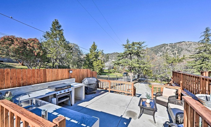 Julian House | Charming 2-bedroom house with AC and hot tub in Julian. Hiking and star gazing!