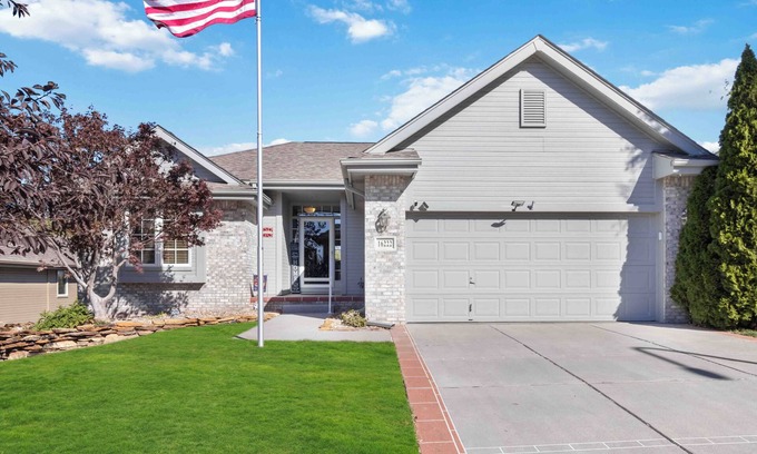 Omaha House | Charming 2-bedroom house in lovely Omaha with AC, WiFi.