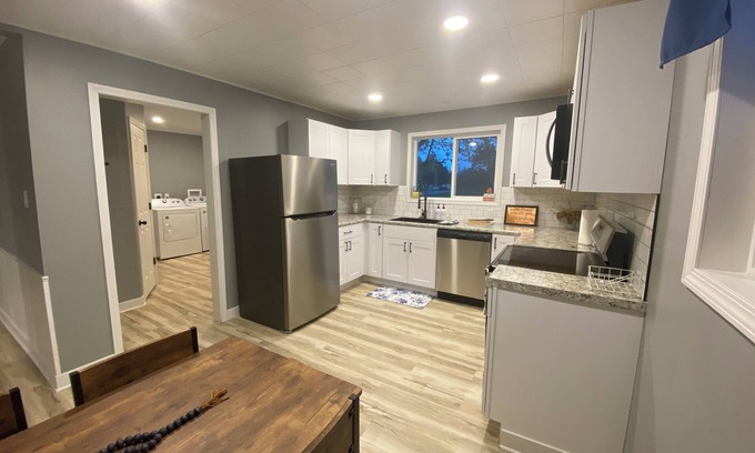 Sesser House | Charming 2-bedroom house with WiFi and AC in quaint Sesser near Rend Lake