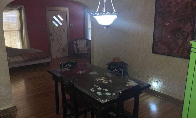Downtown Toledo House | Charming 2-bedroom house with fitness room and AC in Toledo