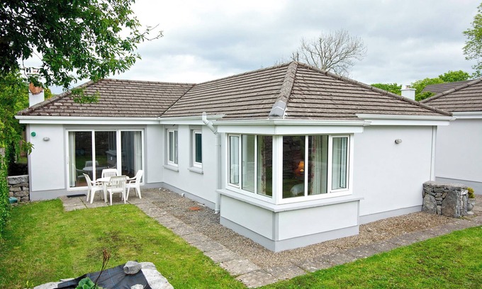 Ballyvaughan Cottage | Charming 2-bedroom cottage in Ballyvaughan Village Centre with WiFi