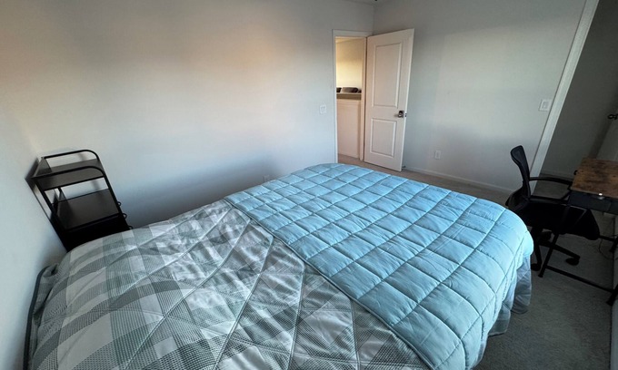 Kingman House | Charming 2-bedroom in a 3 bedrooms house in excellent Kingman with WiFi, AC