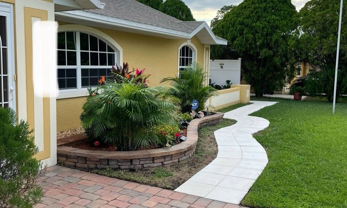 Sun 'N Lake House | Charming 2-bedroom in Sebring with AC and Wi-Fi, with serene country atmosphere