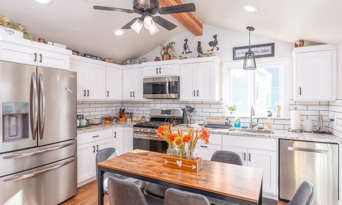 Parowan House | charming 2-bedroom pioneer home near brian head ski resort and national parks in