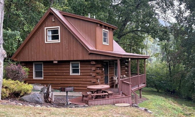 Gaines Cabin | Charming 2-bedroom Private Cabin in Gaines, Hot Tub, WIFI, Fire Ring, Pool Table