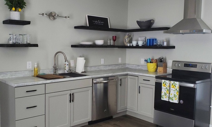 Bangor Apartment | Charming 2-bedroom, sofa bed, apartment with AC, WiFi in peaceful Bangor
