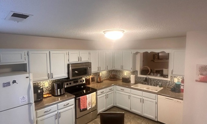 Southaven House | Charming 2-bedroom townhome with AC and WiFi in serene Southaven