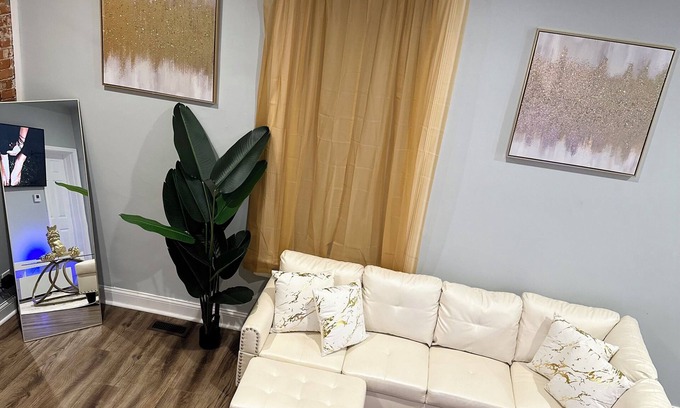 St. Louis House | Charming 2-bedroom townhome in lovely St. Louis with AC, WiFi