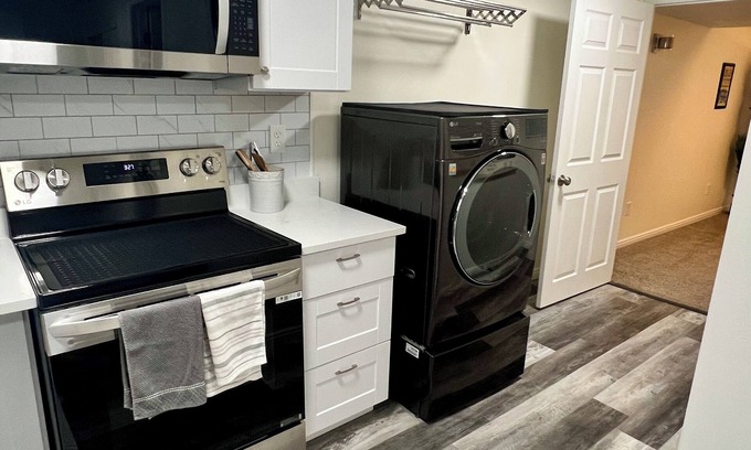 Riverdale House | Charming 2-bedroom unit in delightful area. Close to downtown and ski resorts.